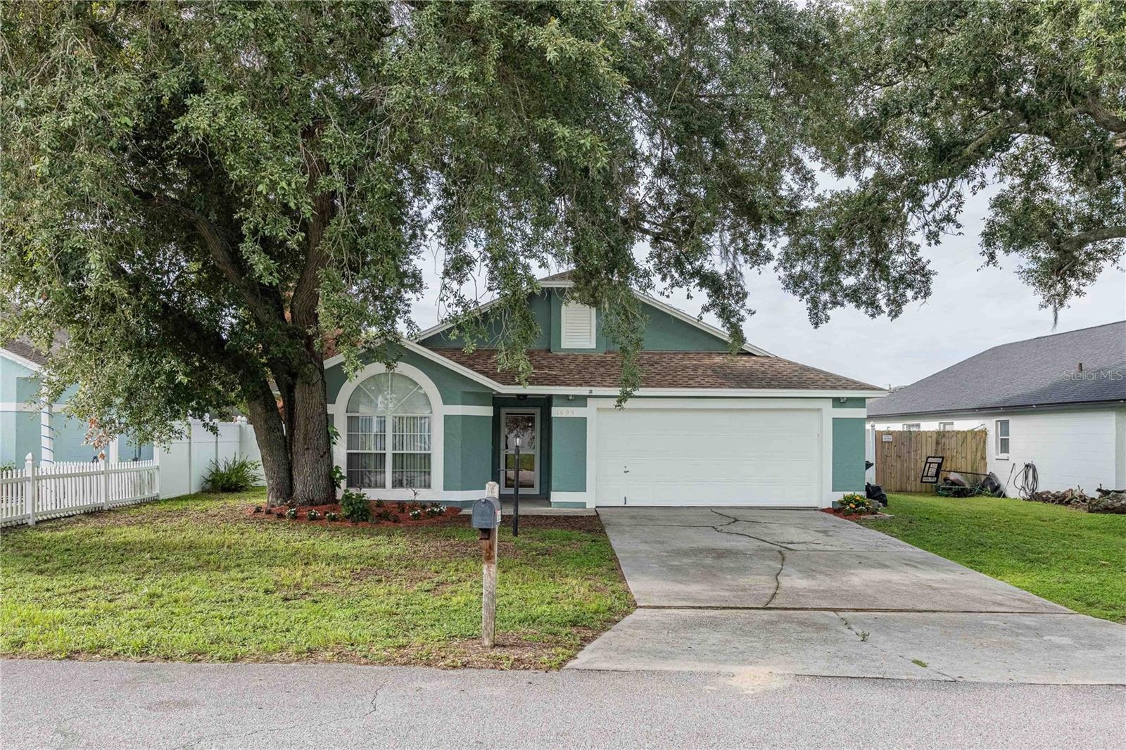 1695 Lakeside Dr Property Photo 3