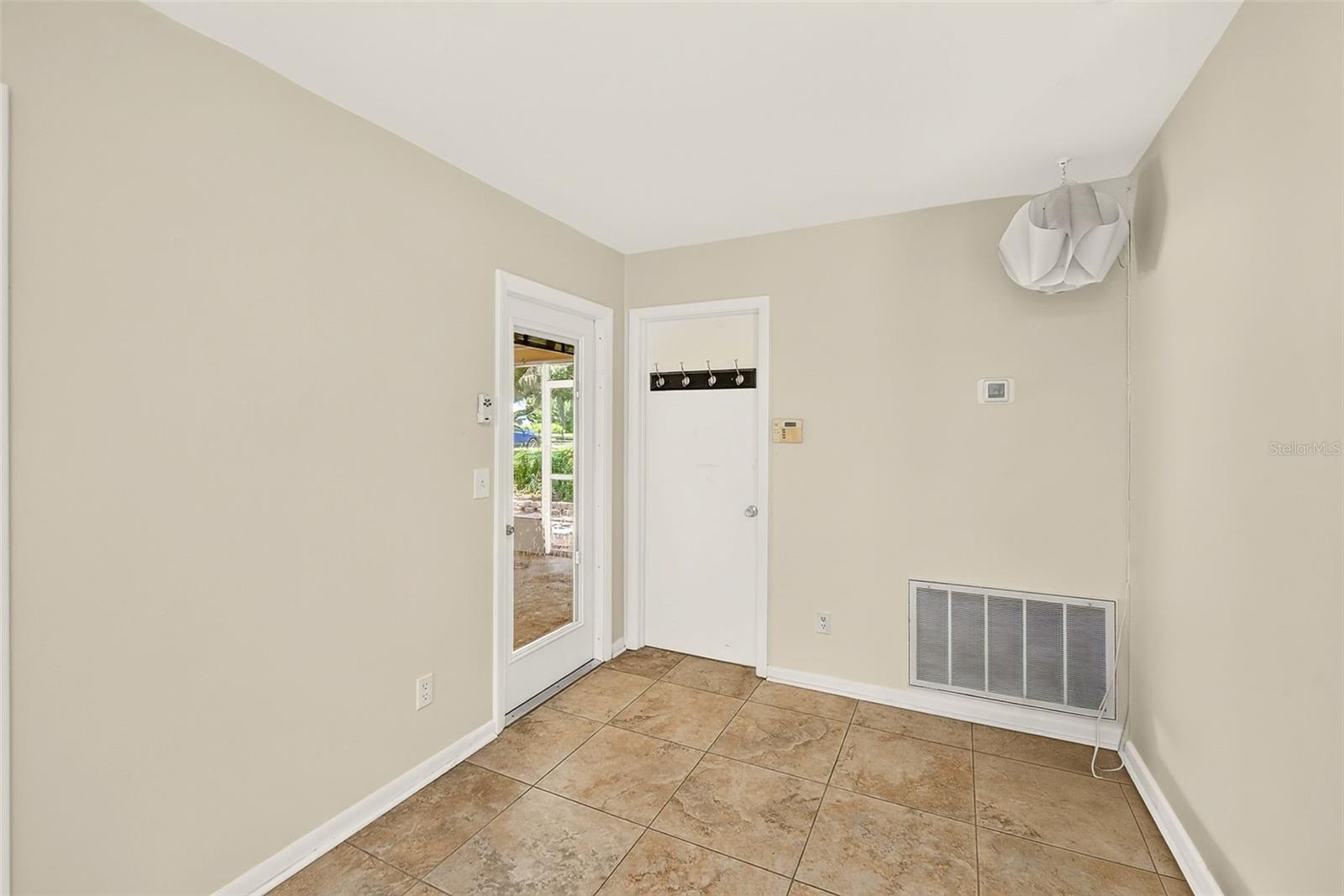 303 Saint Augustine Ave Property Photo 9