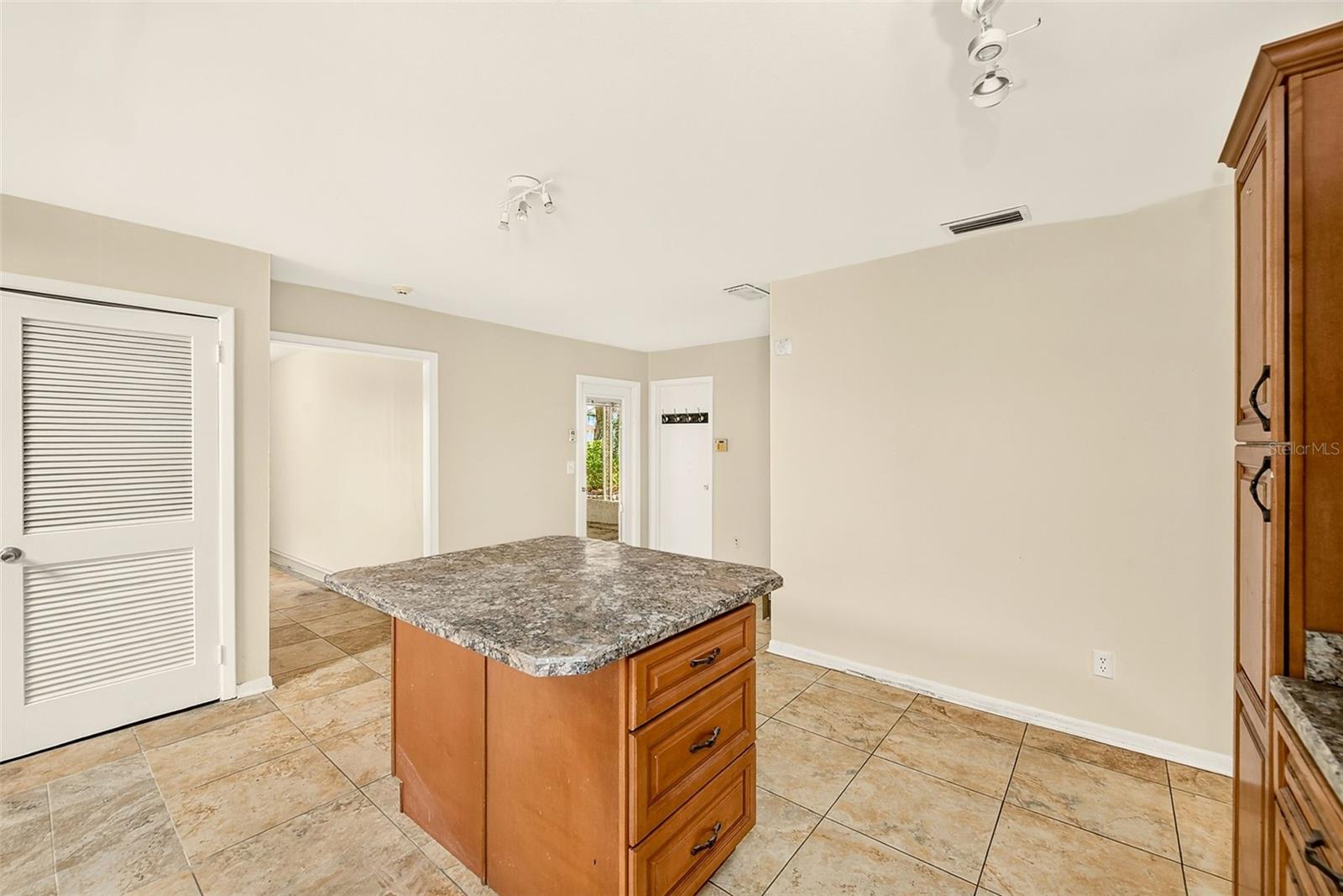 303 Saint Augustine Ave Property Photo 12