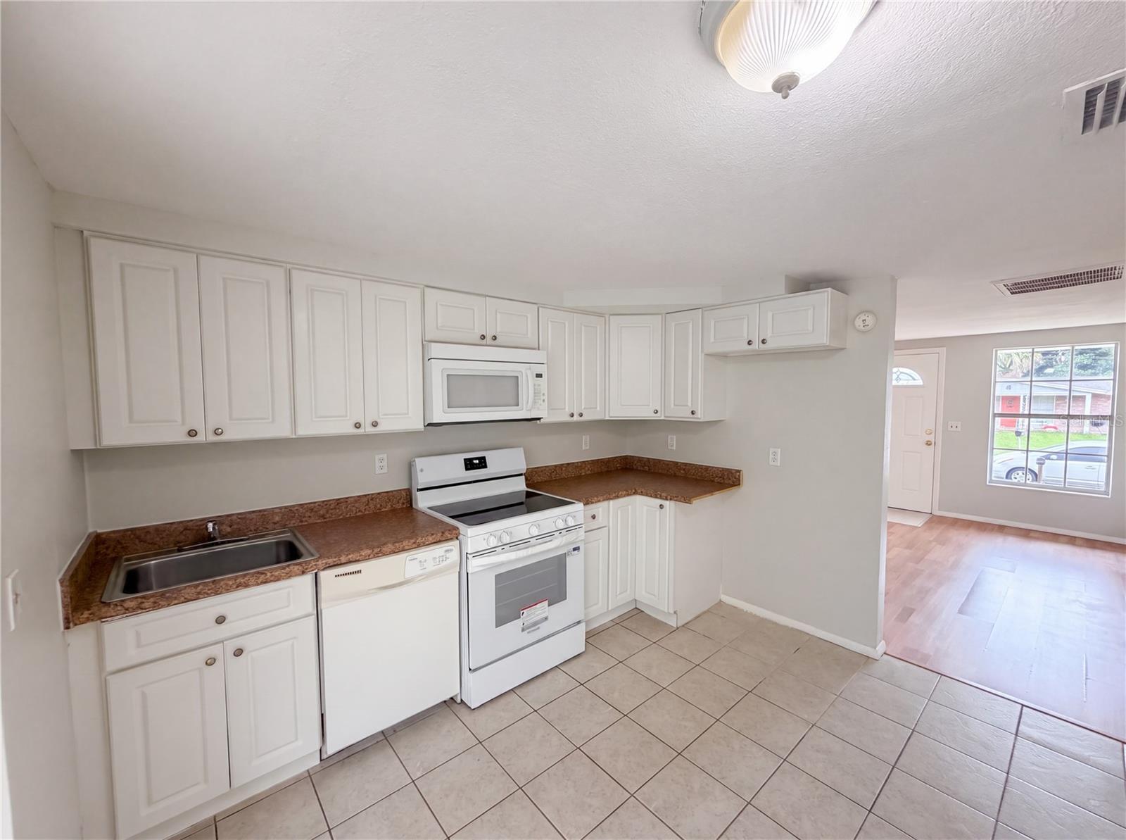 4639 Irene Loop Property Photo 6