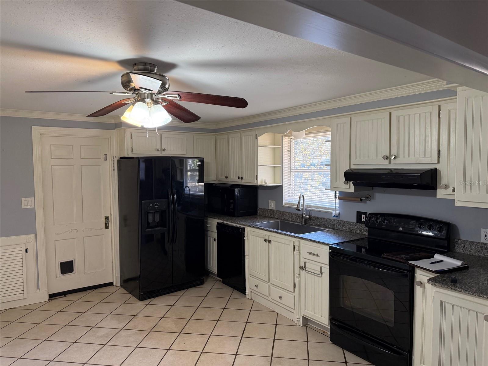 4404 Areca Palm Dr Property Photo 8