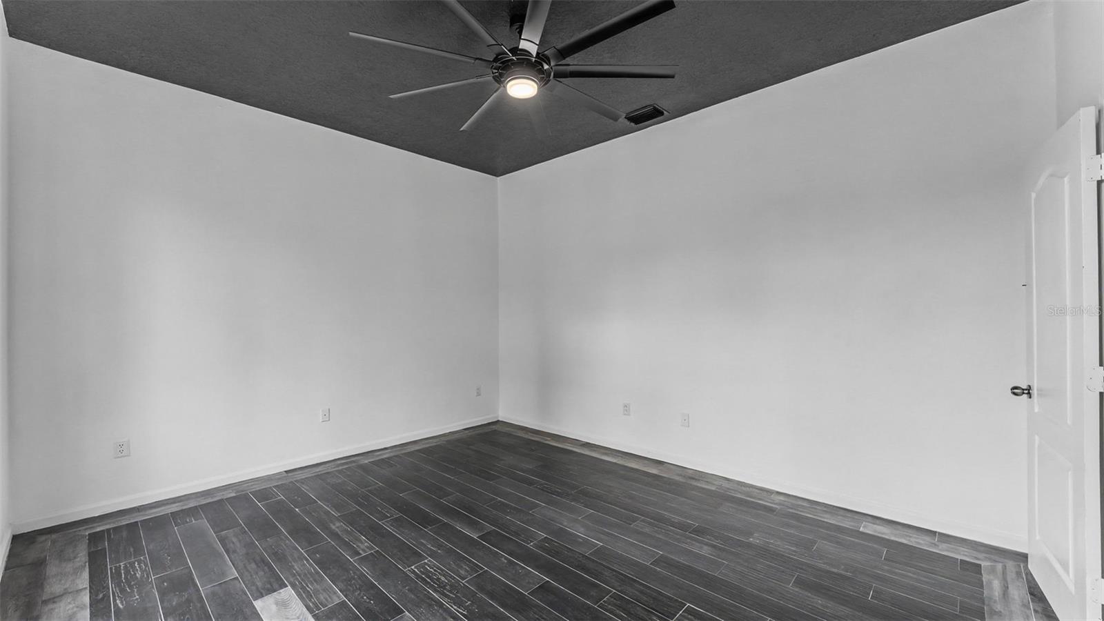 2041 Heartland Cir Property Photo 36