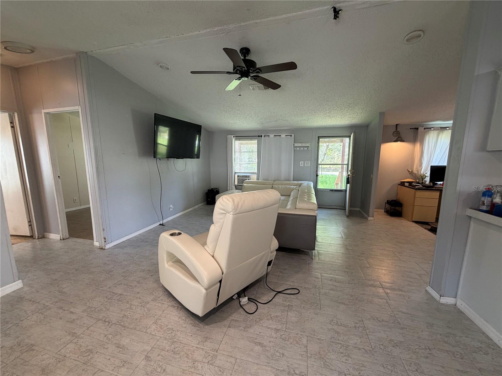 17828 Alexson St Property Photo 4