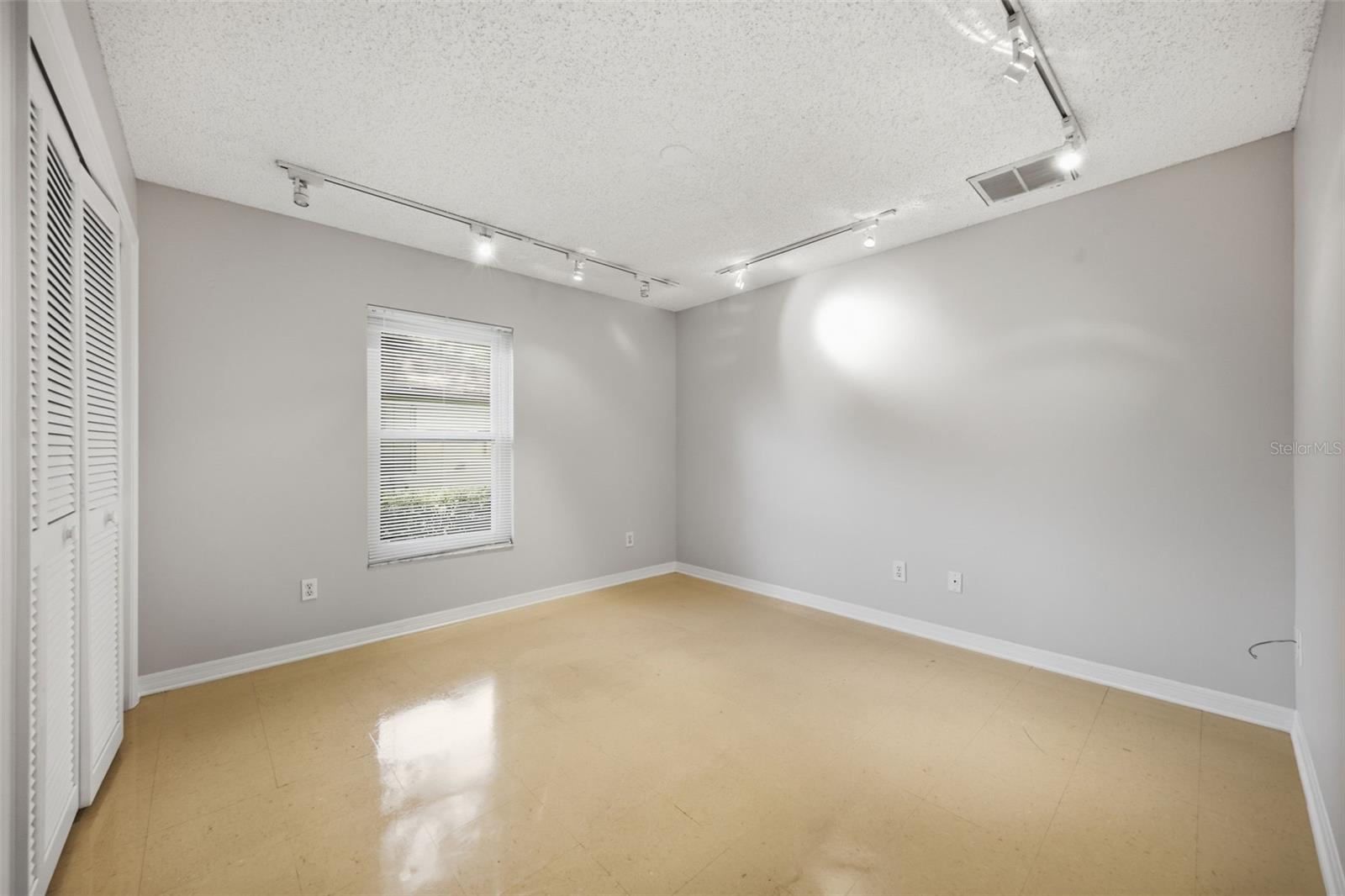 16416 Windsor Park Dr Property Photo 30