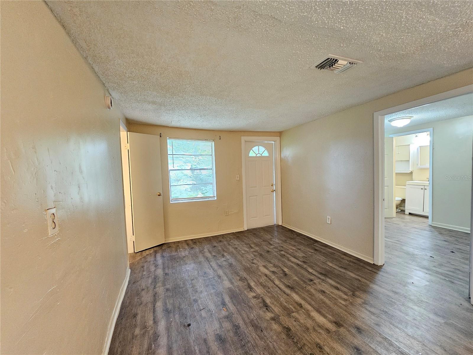 1504 E 99th Ave #b Property Photo 2