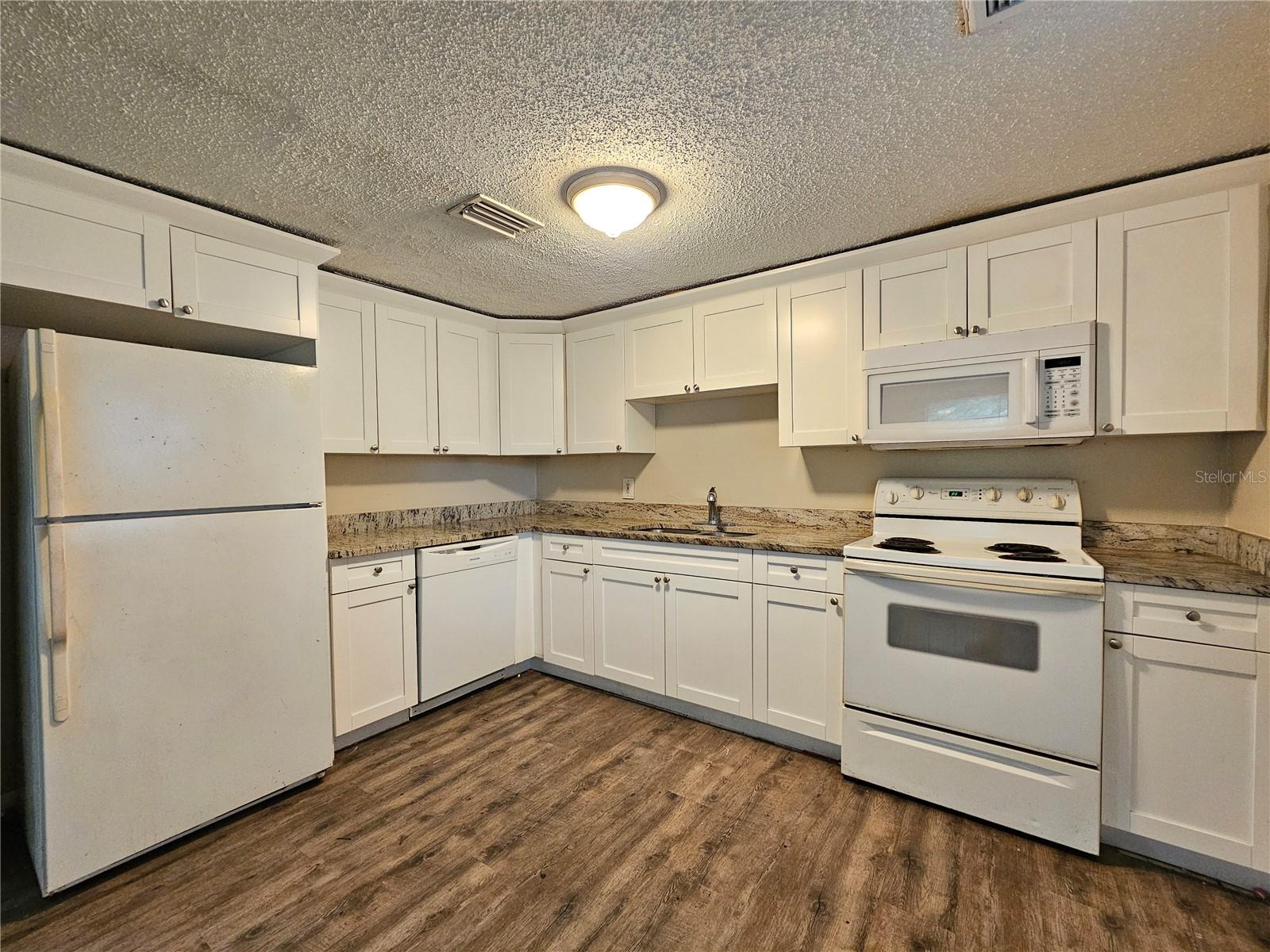 1504 E 99th Ave #b Property Photo 4