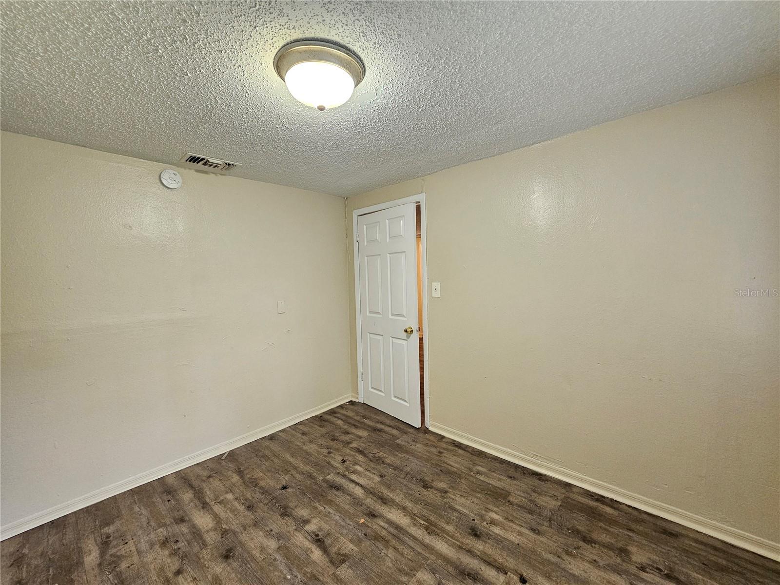 1504 E 99th Ave #b Property Photo 6