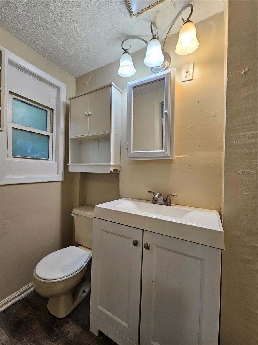 1504 E 99th Ave #b Property Photo 8