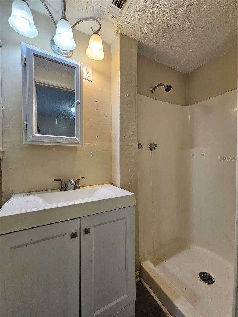 1504 E 99th Ave #b Property Photo 9