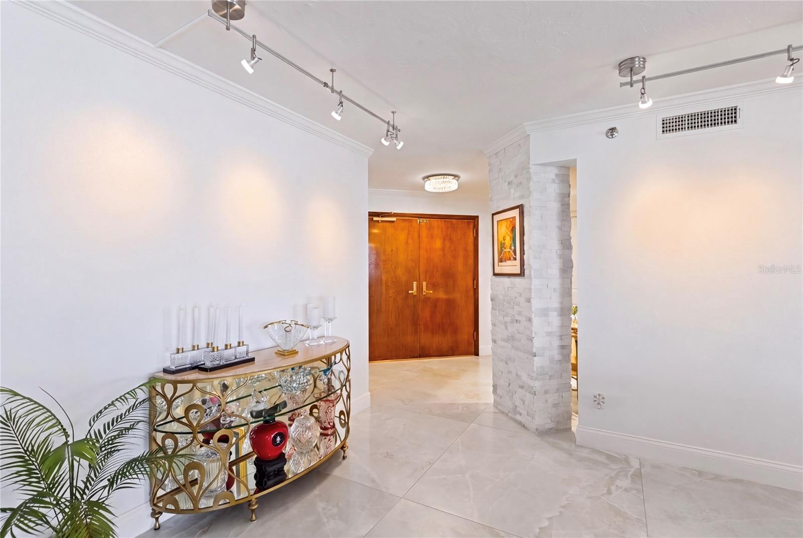 1660 Gulf Blvd #ph1 Property Photo 4