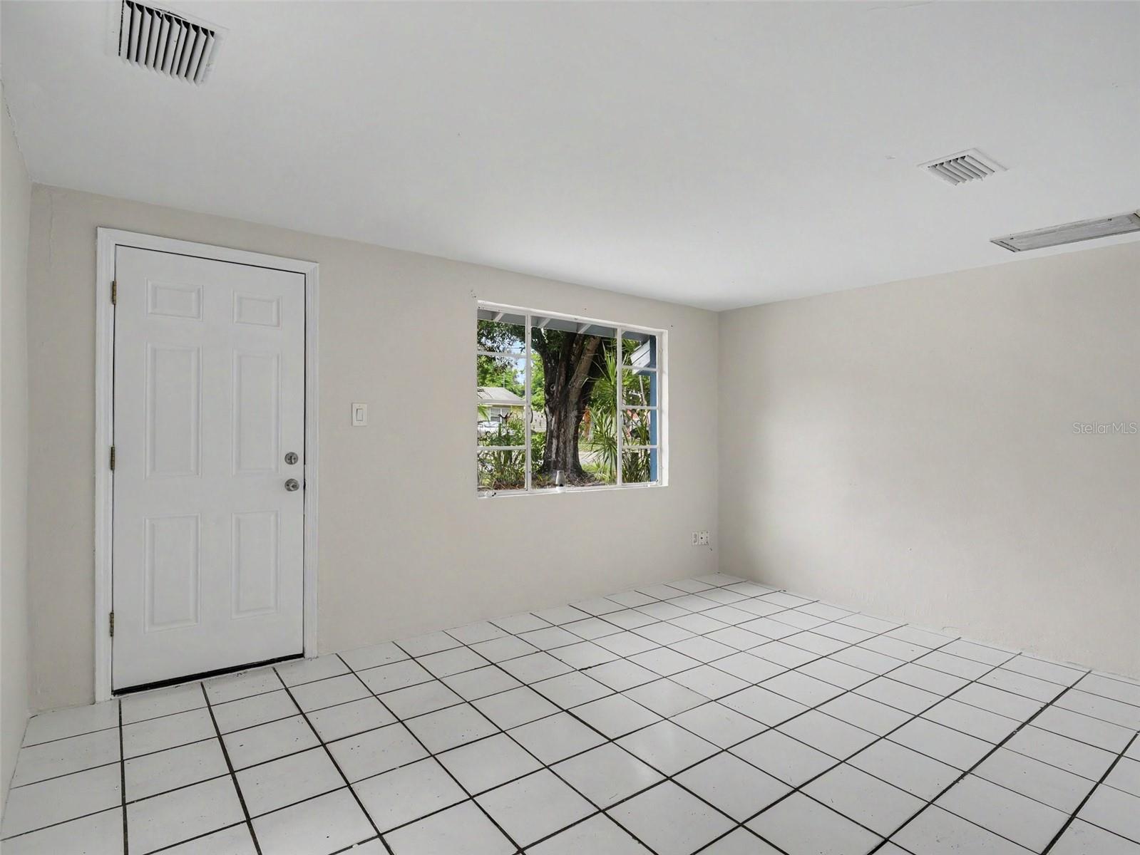 124 26th Ave E #a Property Photo 4