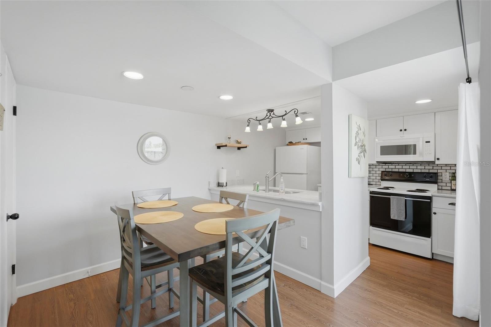175 Medallion Blvd #f Property Photo 5