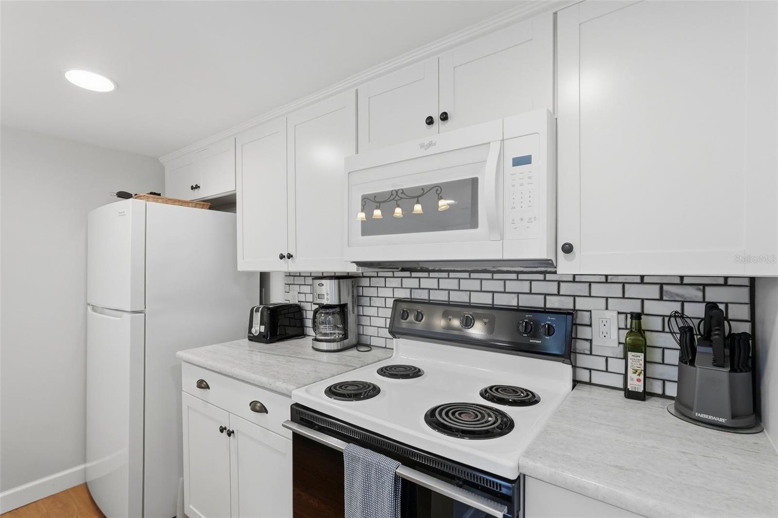 175 Medallion Blvd #f Property Photo 7