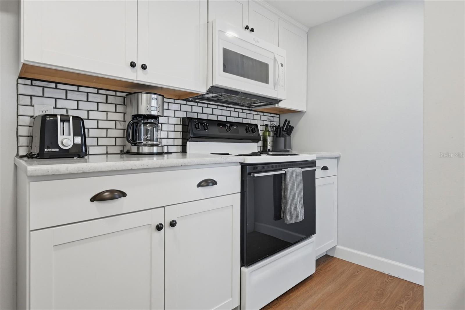 175 Medallion Blvd #f Property Photo 8