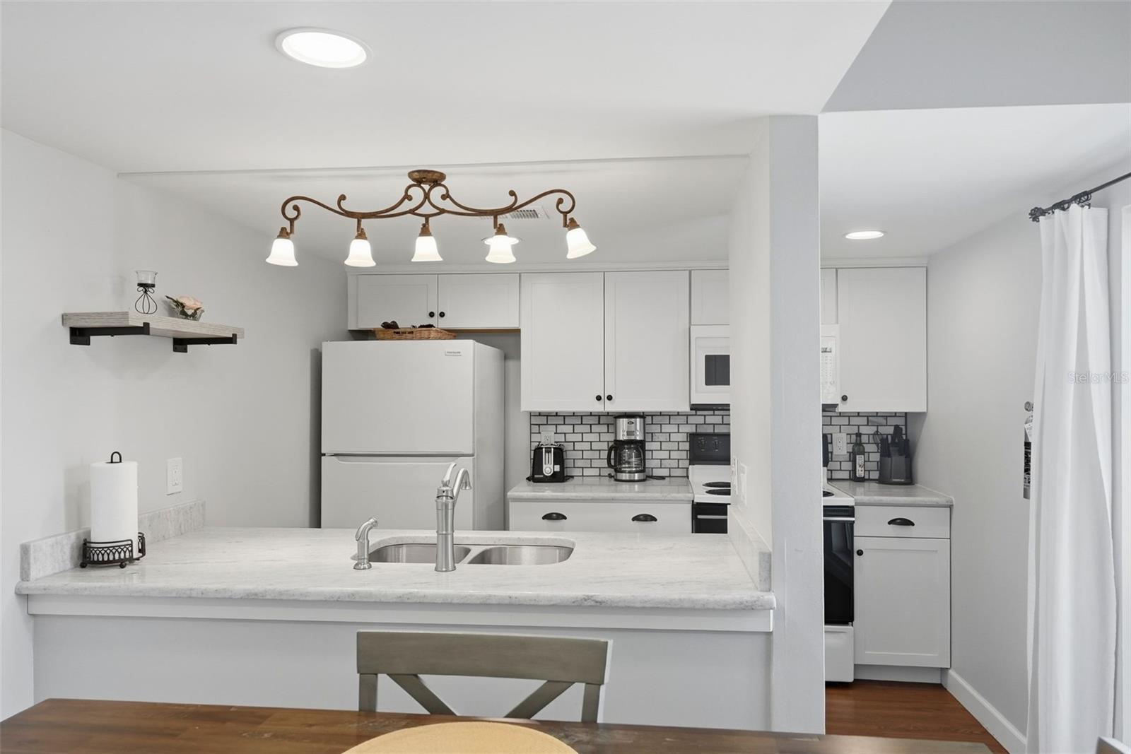 175 Medallion Blvd #f Property Photo 9