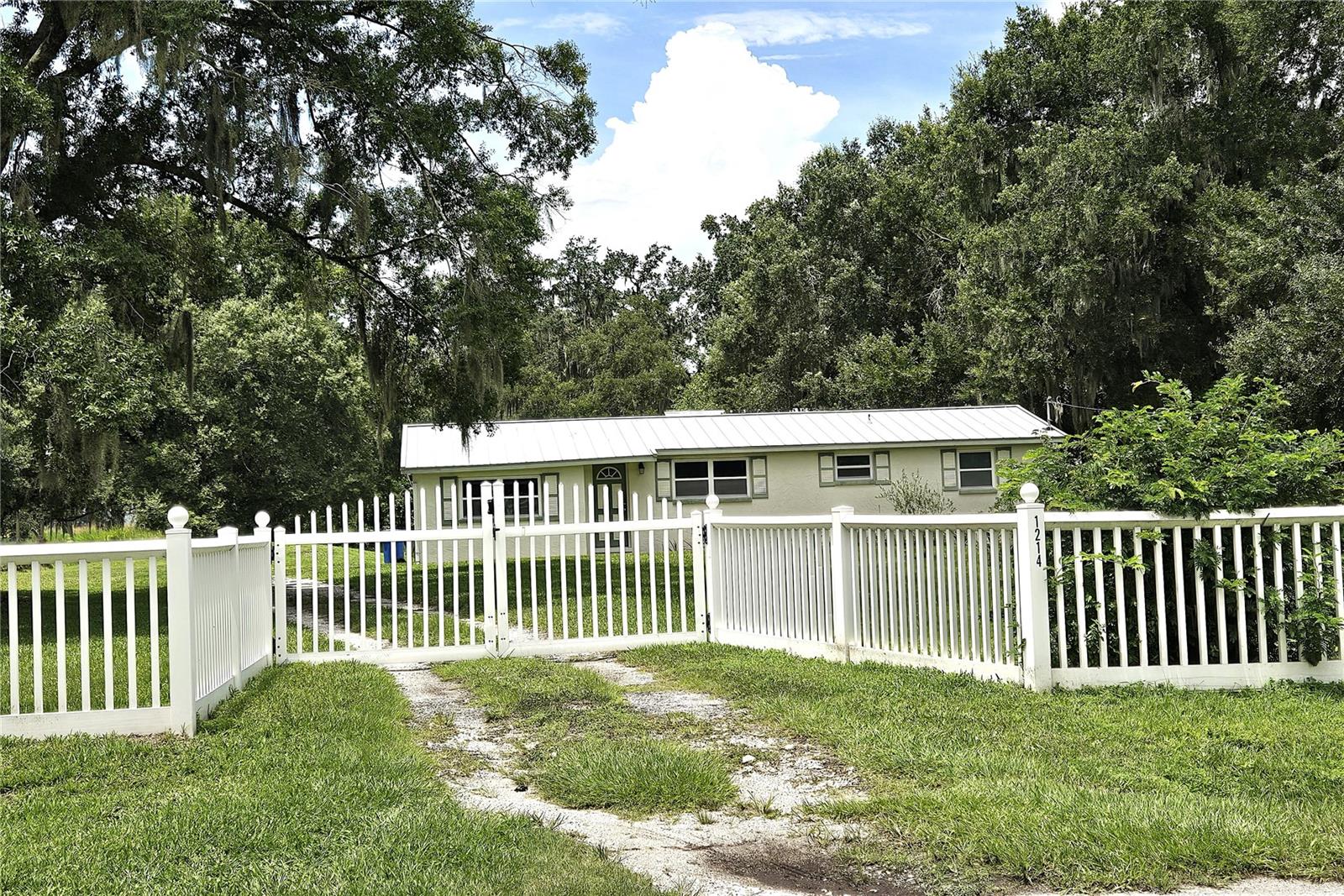 1214 Jerry Smith Rd Property Photo 2
