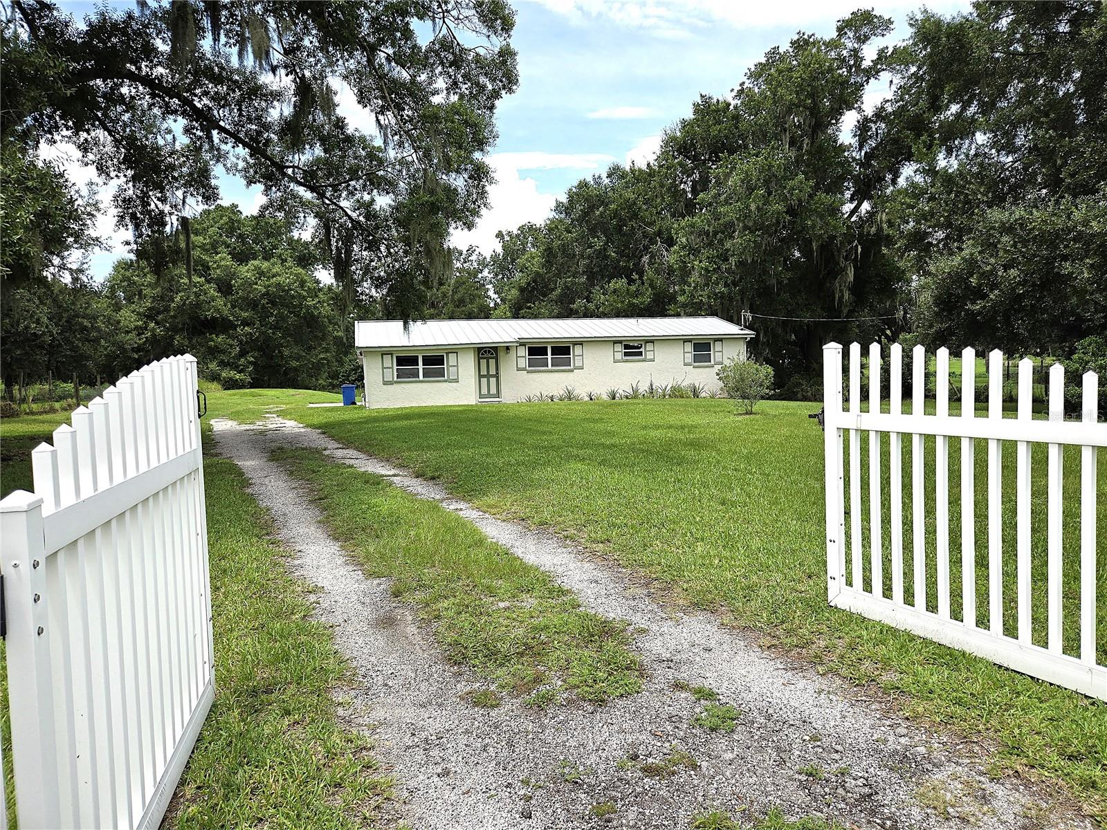 1214 Jerry Smith Rd Property Photo 3