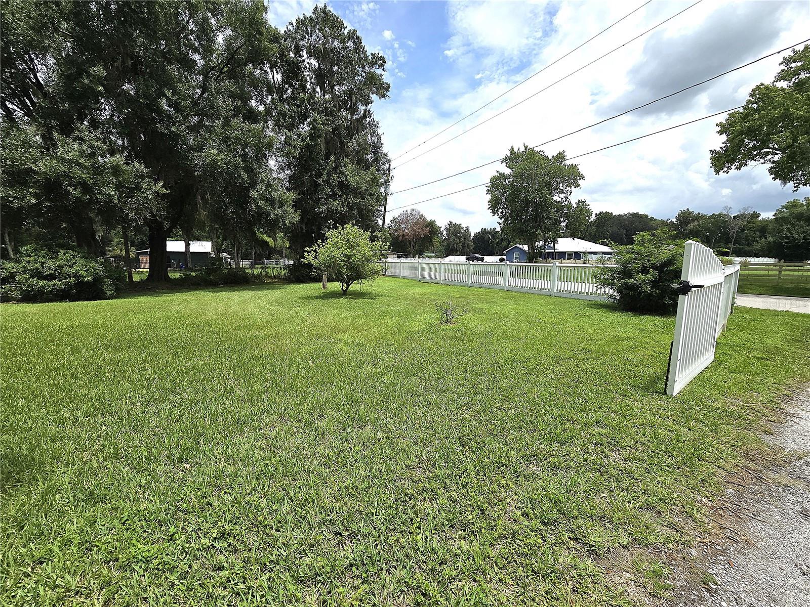 1214 Jerry Smith Rd Property Photo 6