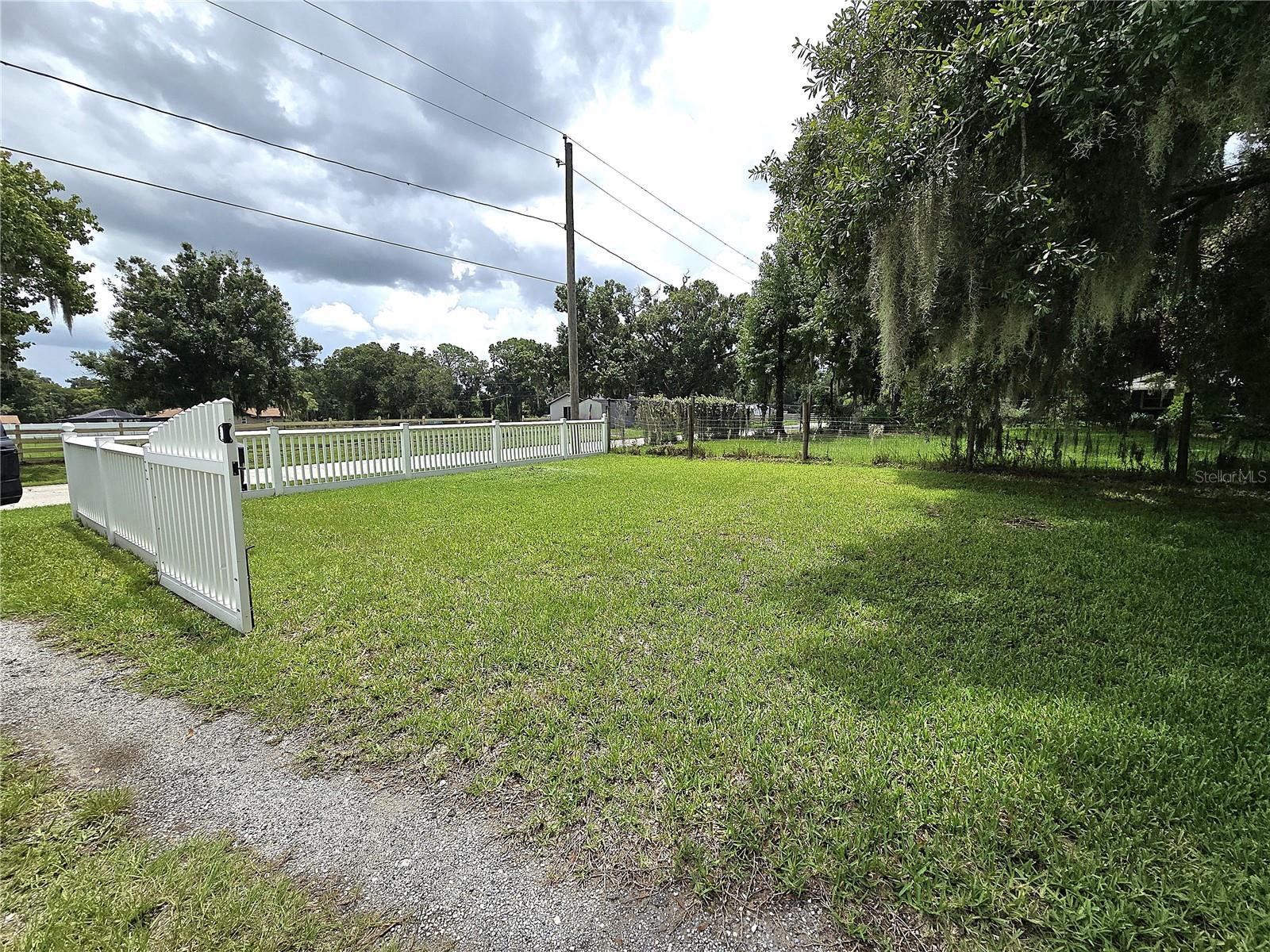 1214 Jerry Smith Rd Property Photo 7