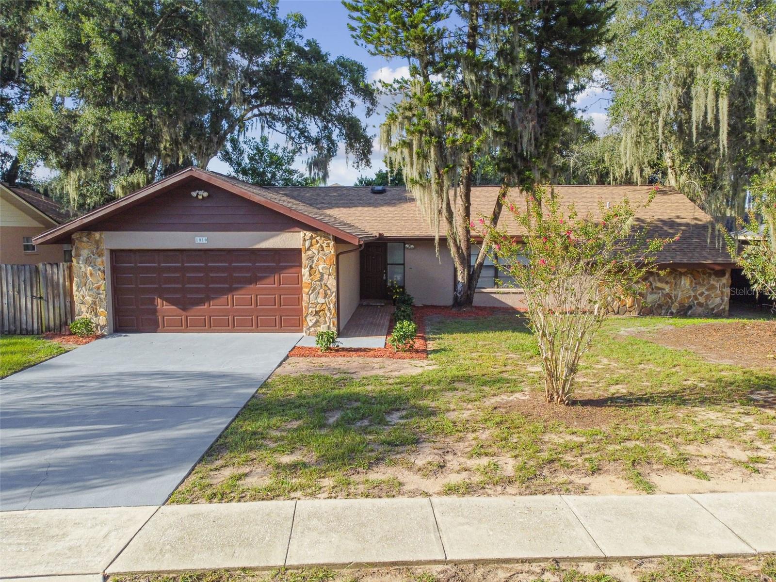 1010 RIFLECREST AVE Property Photo 1