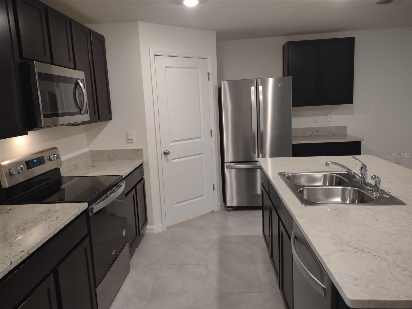 5215 Byronic Ct Property Photo 3