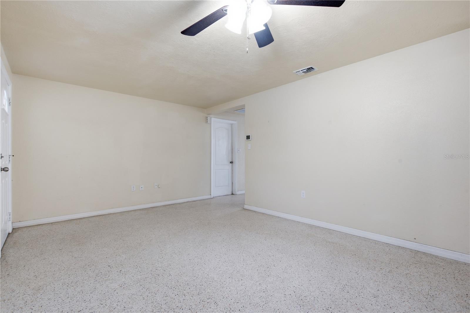 2122 Holiday Drive Property Photo 8