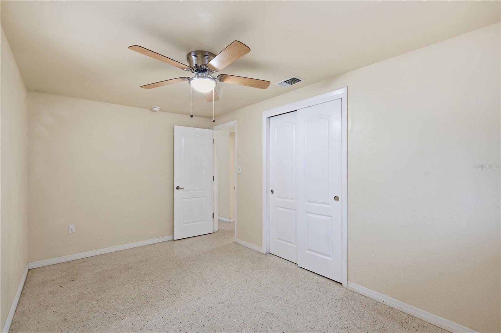 2122 Holiday Drive Property Photo 14