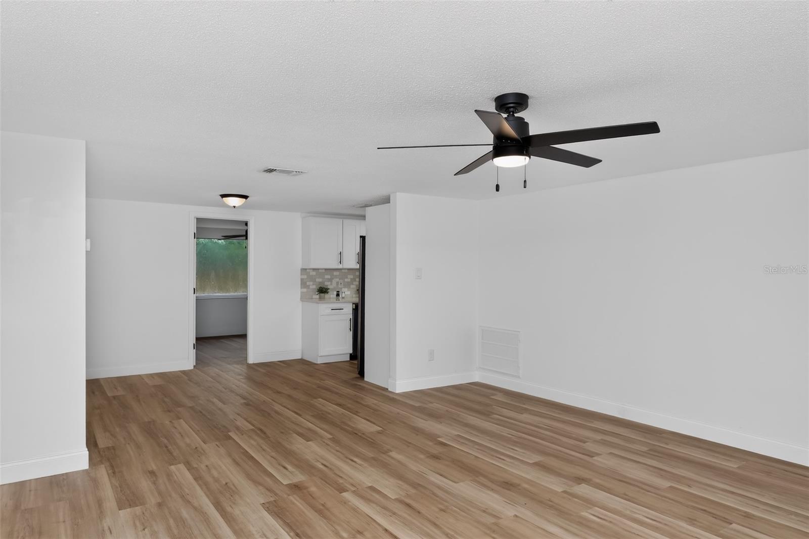 5644 Berlin Dr Property Photo 5