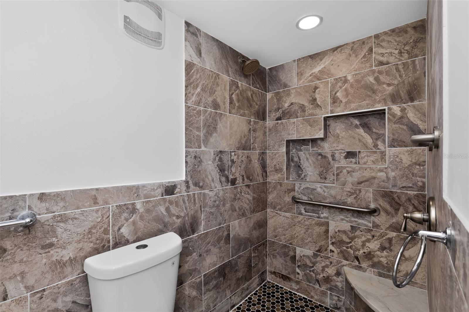 5644 Berlin Dr Property Photo 22