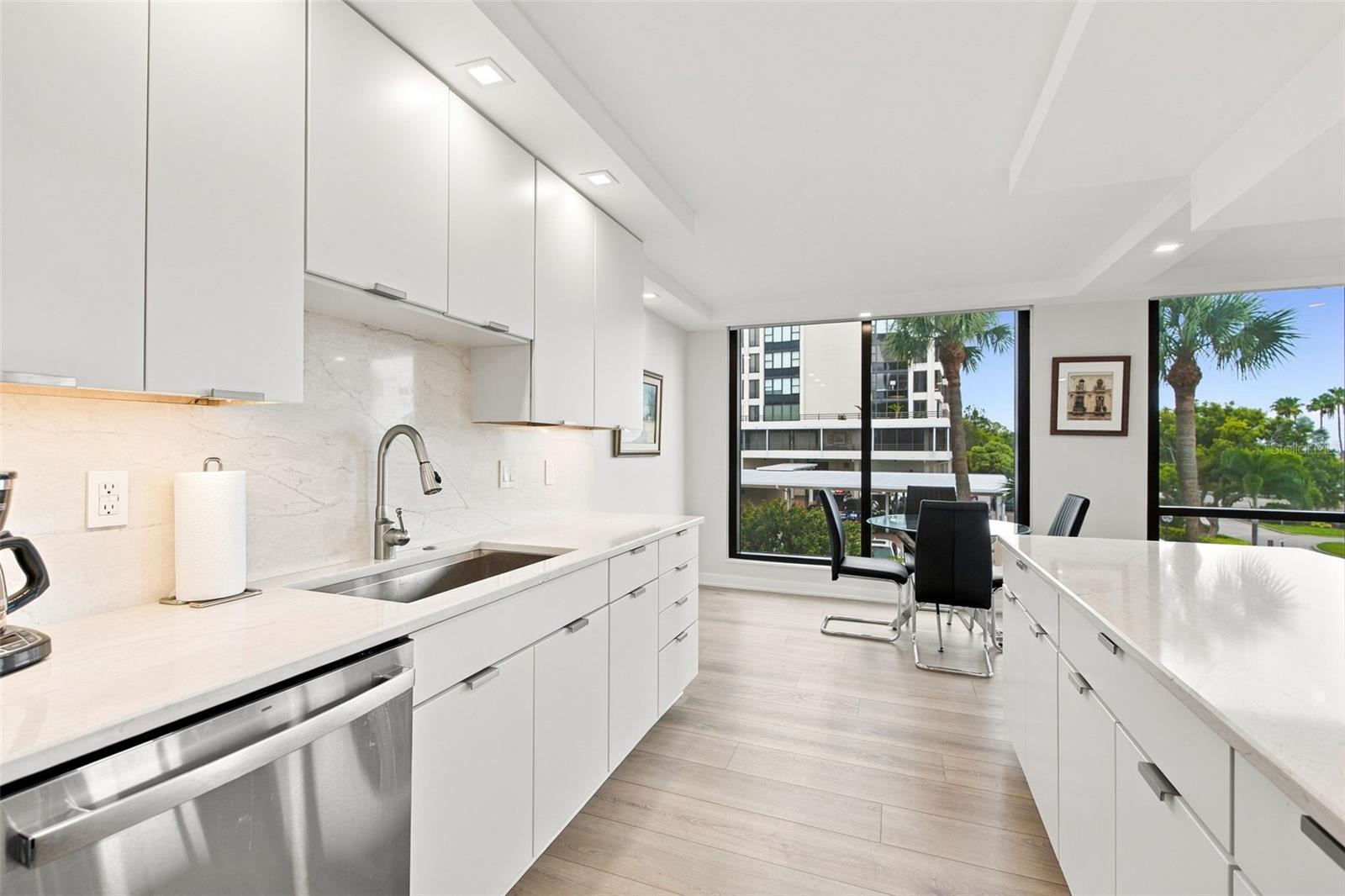 707 S Gulfstream Ave #207 Property Photo 8