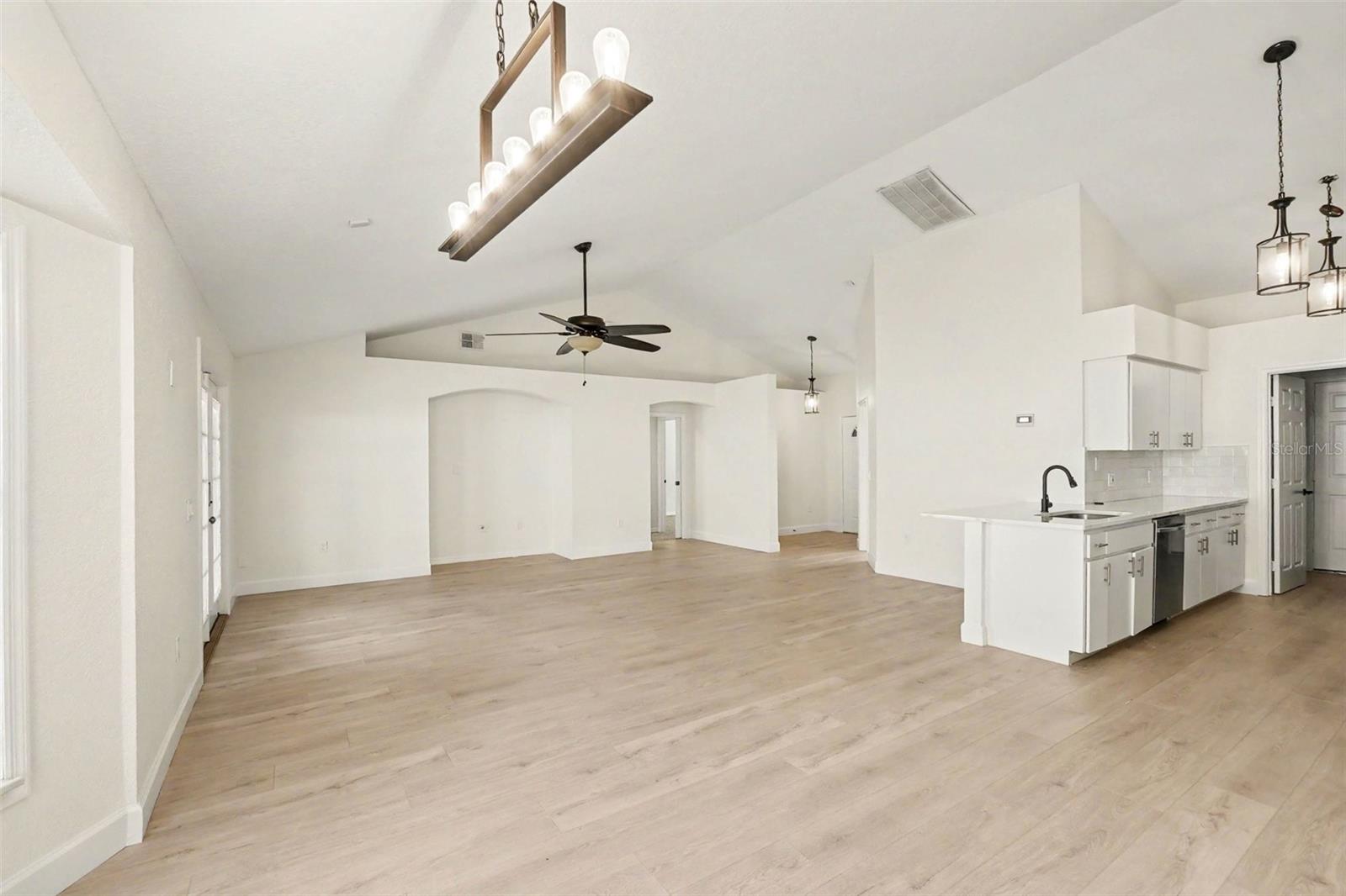 7231 Remington Oaks Dr Property Photo 4