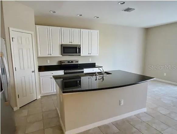 7027 Towne Lake Rd Property Photo 2