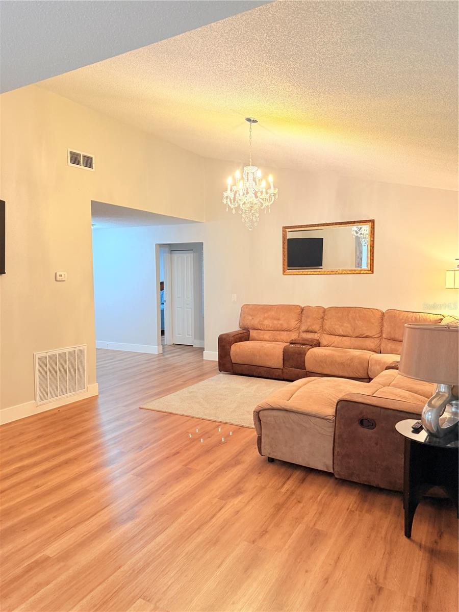 2130 Redleaf Dr Property Photo 19