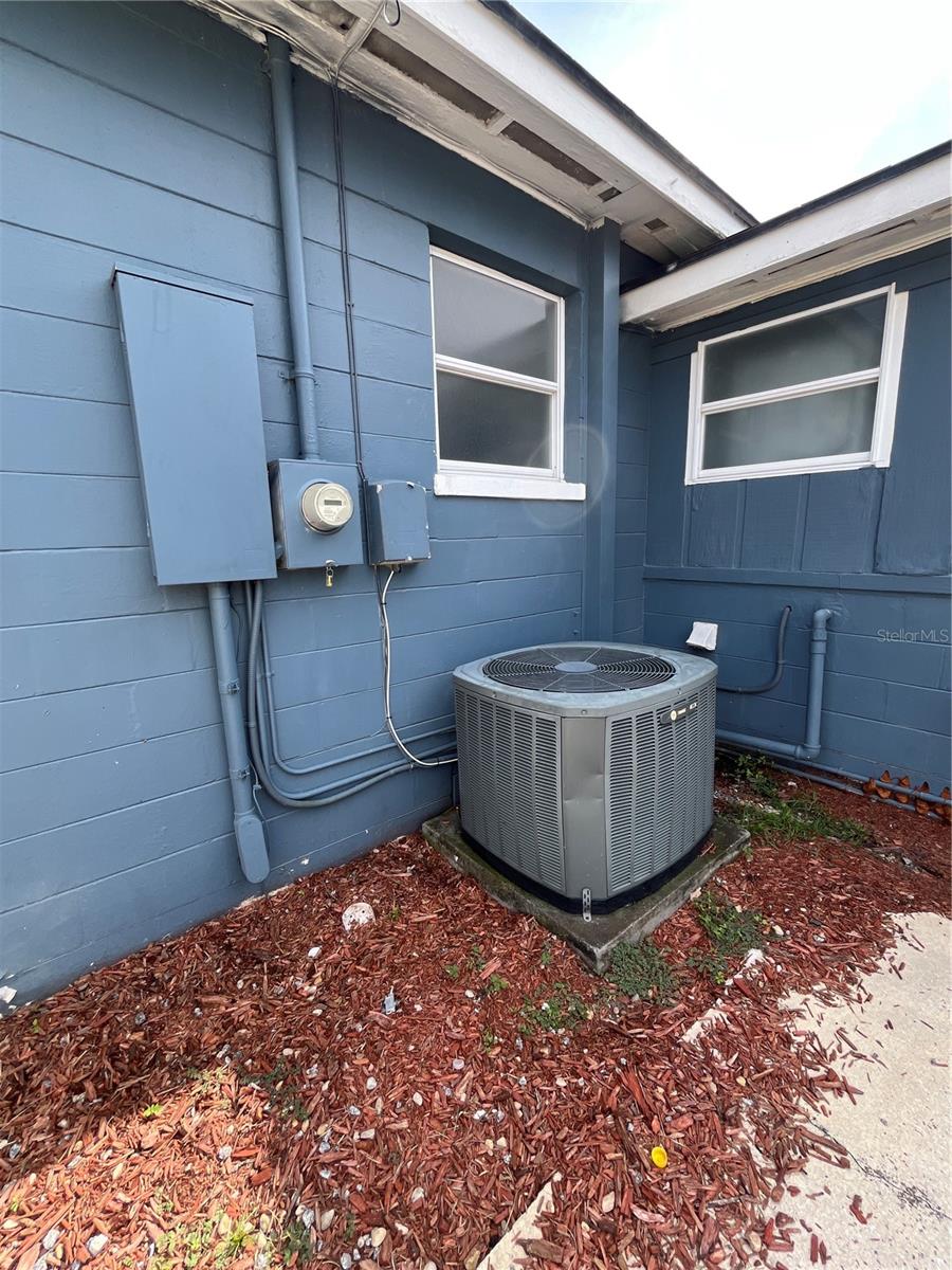 1206 E Canal St Property Photo 4