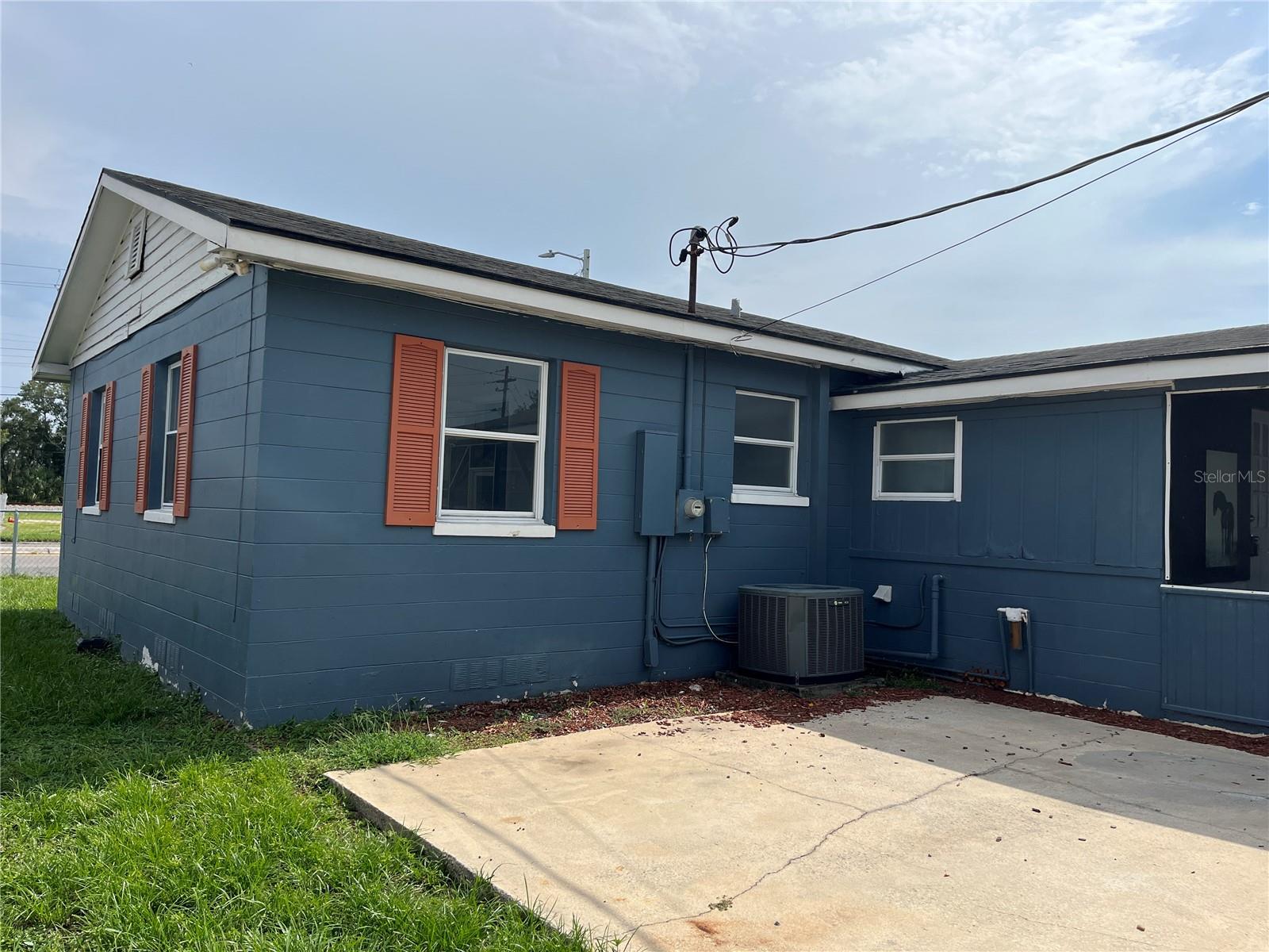 1206 E Canal St Property Photo 7