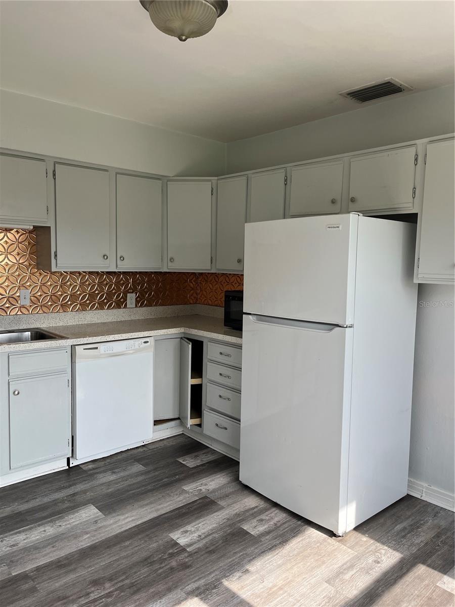 1206 E Canal St Property Photo 14