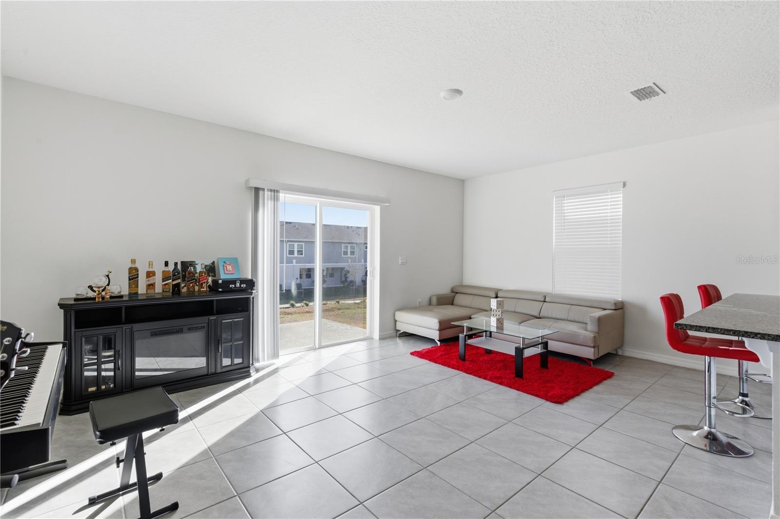 1727 Wooden St Property Photo 3