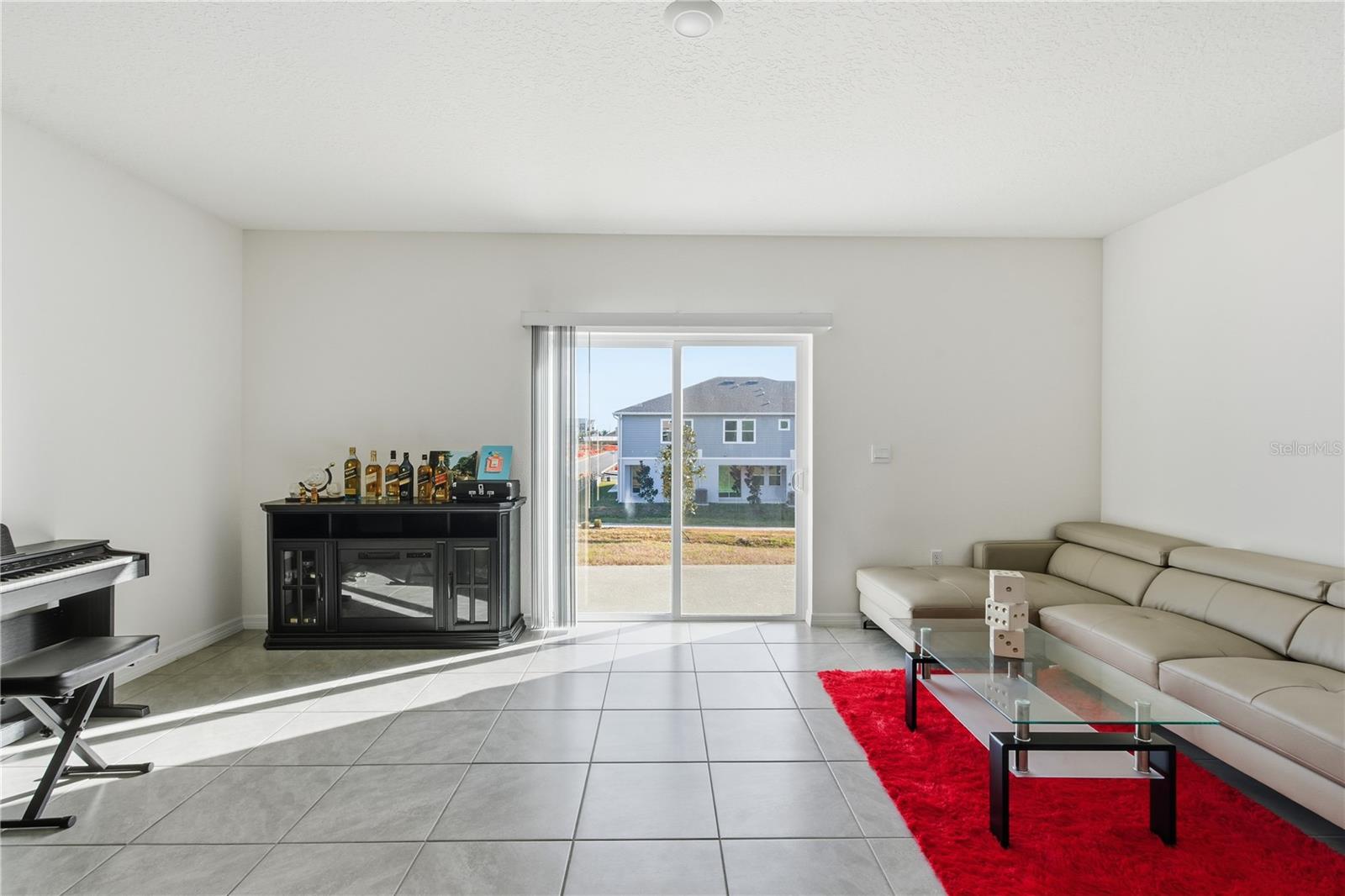 1727 Wooden St Property Photo 4