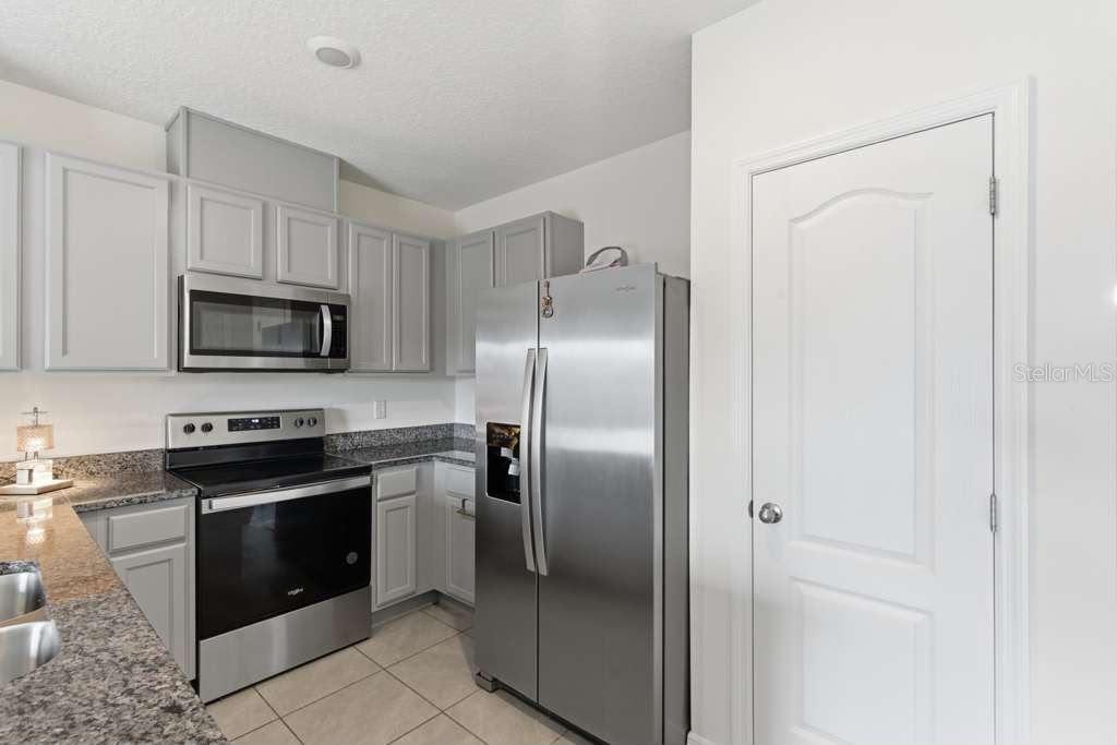 1727 Wooden St Property Photo 6