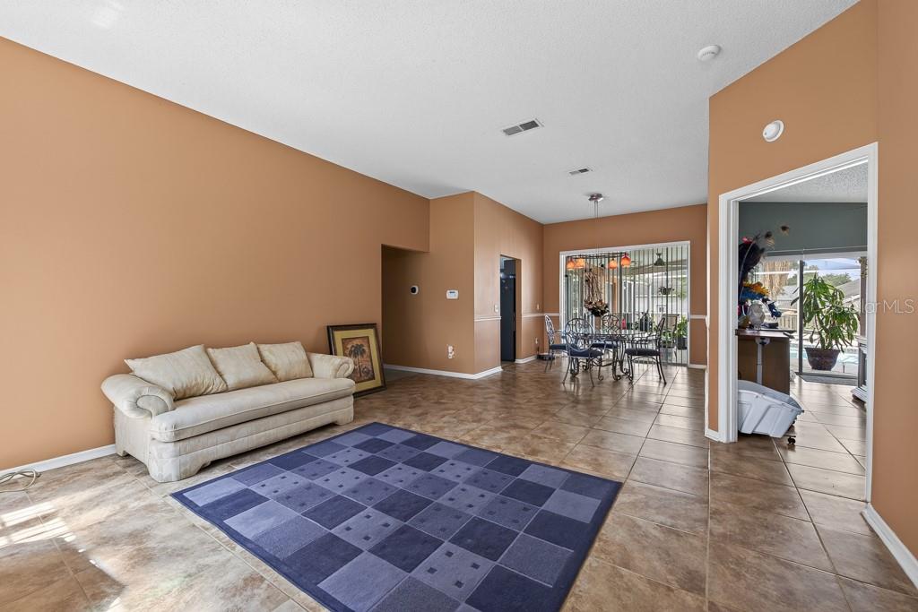 4609 Oak River Cir Property Photo 4