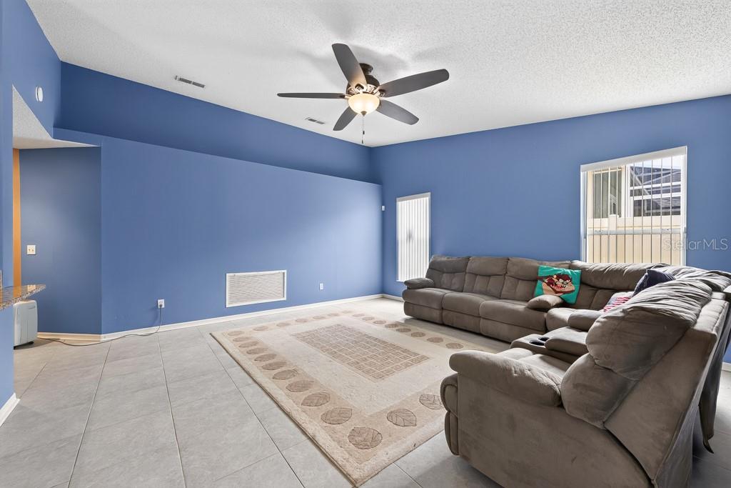 4609 Oak River Cir Property Photo 12