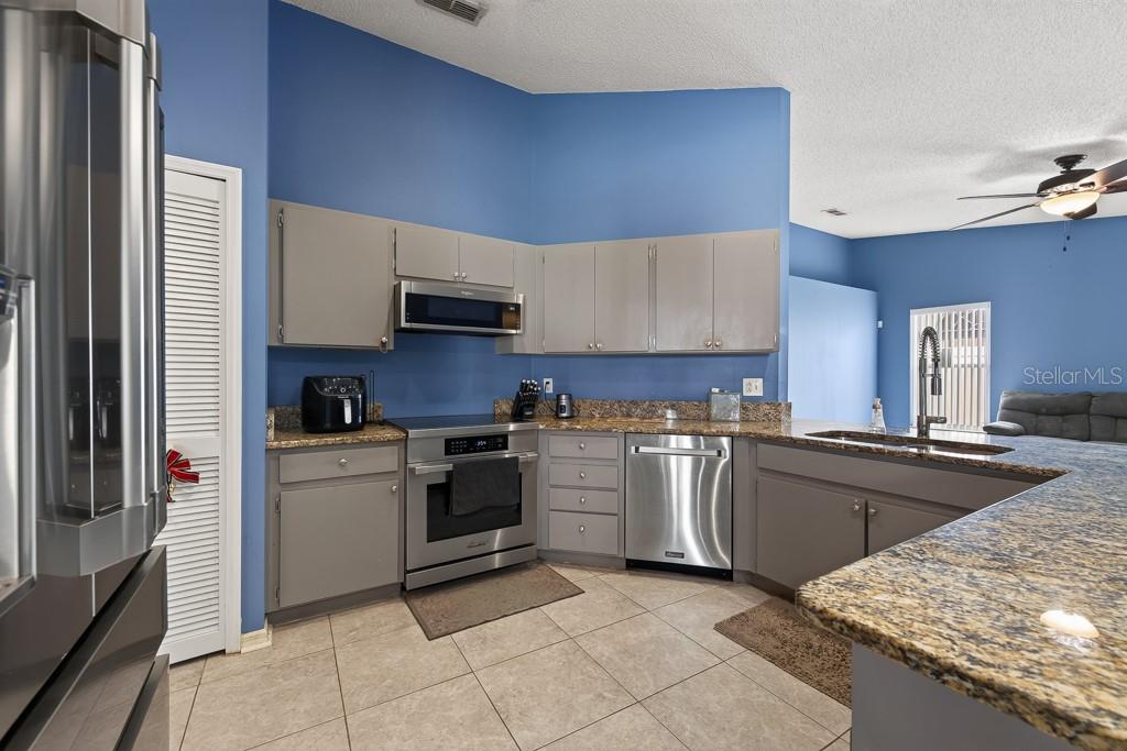 4609 Oak River Cir Property Photo 16