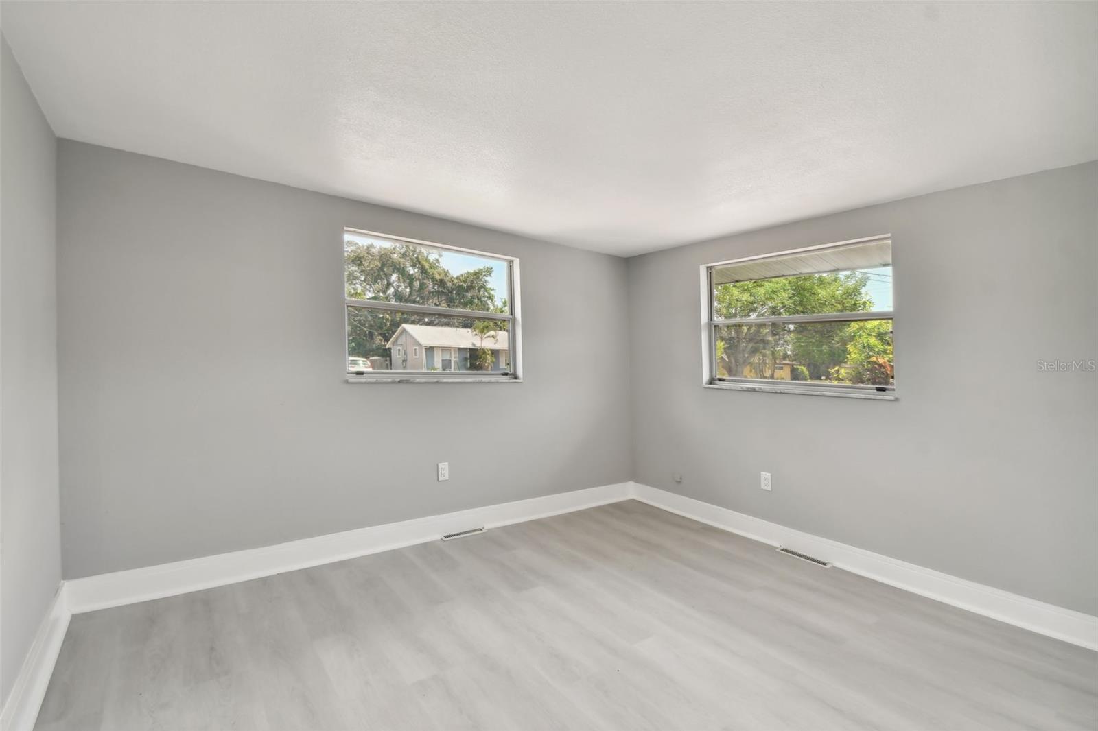 4411 3rd Ave E Property Photo 16