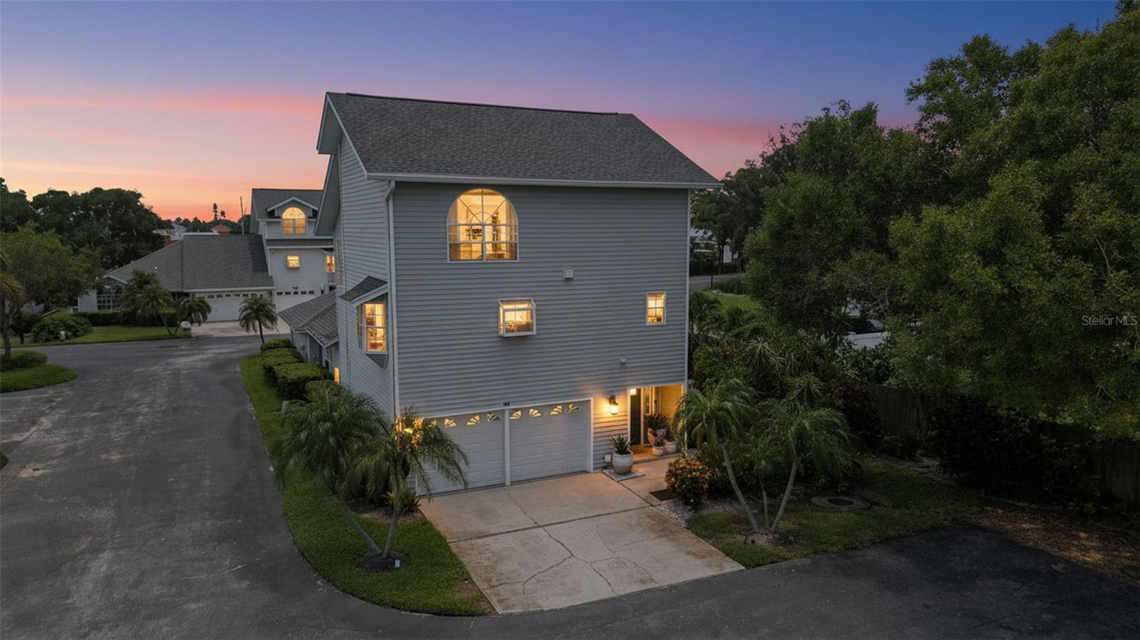 11722 CURRIE LN #J1 Property Photo 1