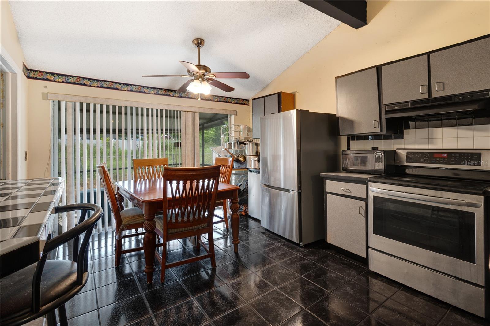 8584 Briar Grove Cir Property Photo 5