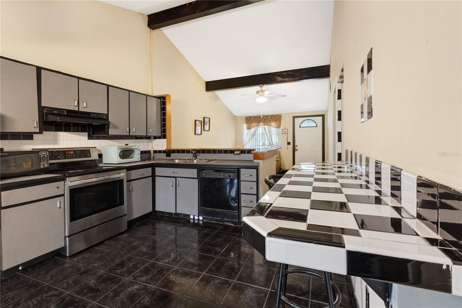 8584 Briar Grove Cir Property Photo 6