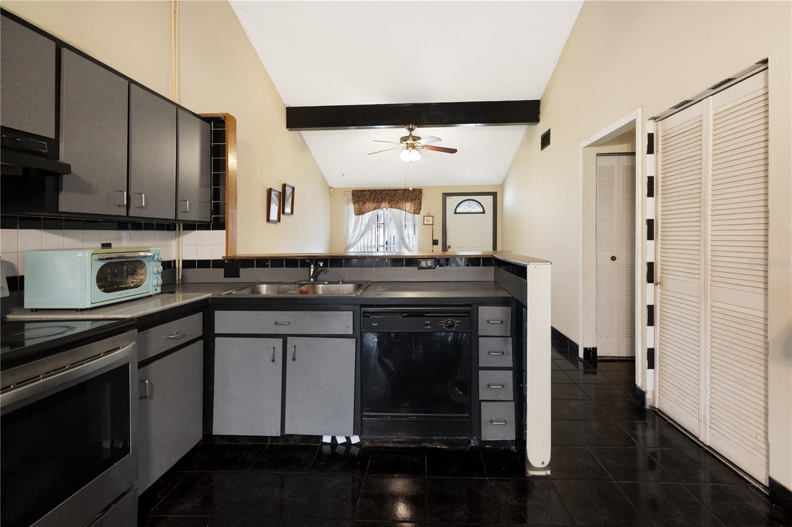 8584 Briar Grove Cir Property Photo 7