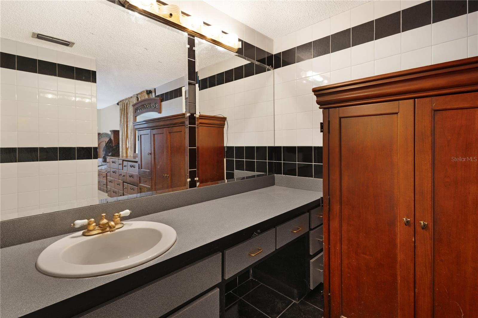 8584 Briar Grove Cir Property Photo 15