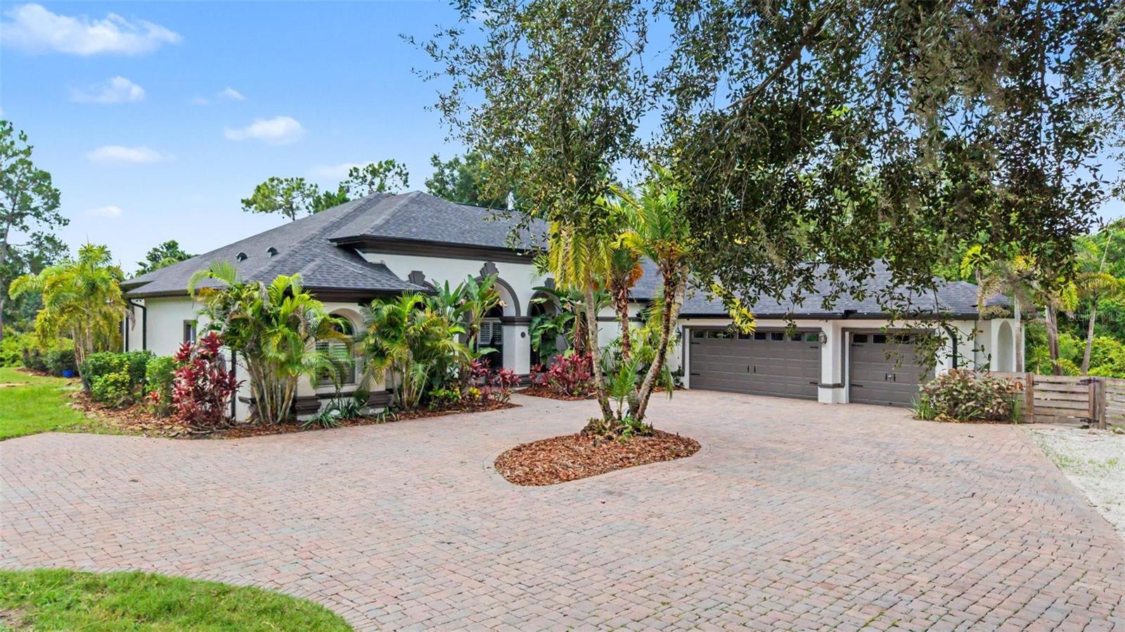 15532 Lake Grace Dr Property Photo 2