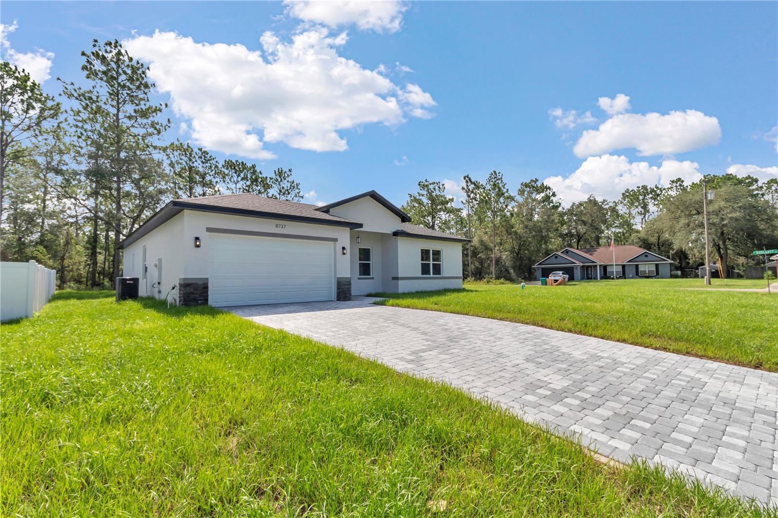 8737 N Raidin Dr Property Photo 1